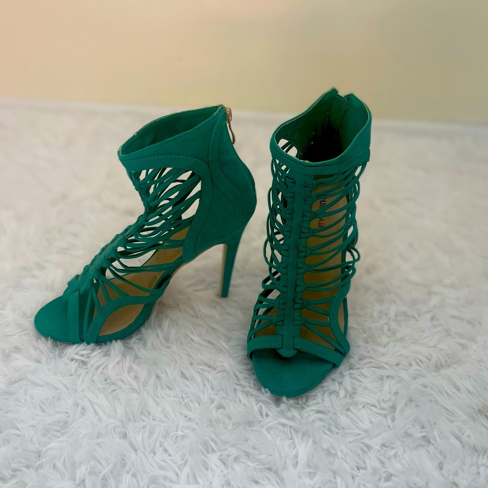 Green cut out booties - size 8